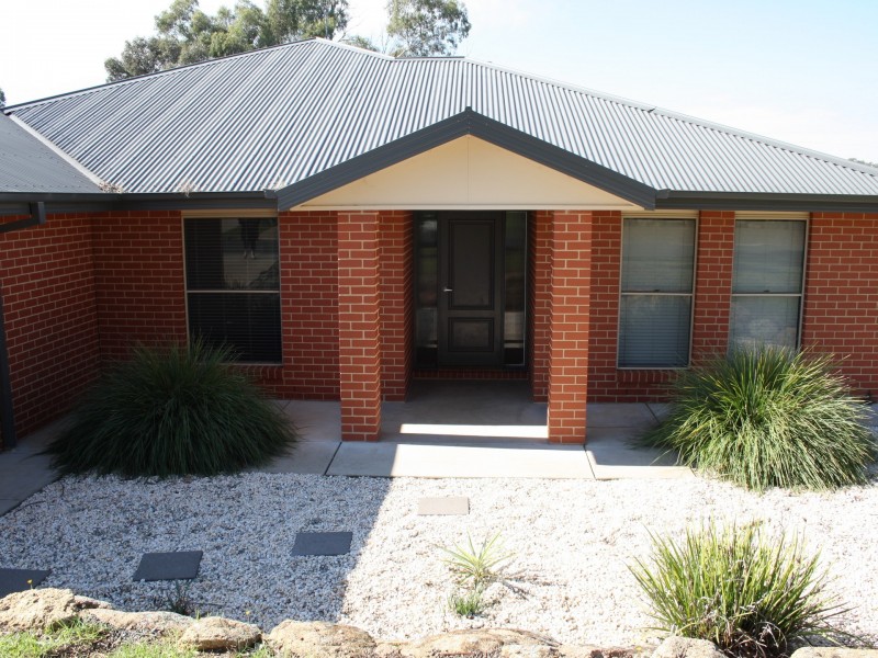 27 Wellington Parade, Tatton NSW 2650