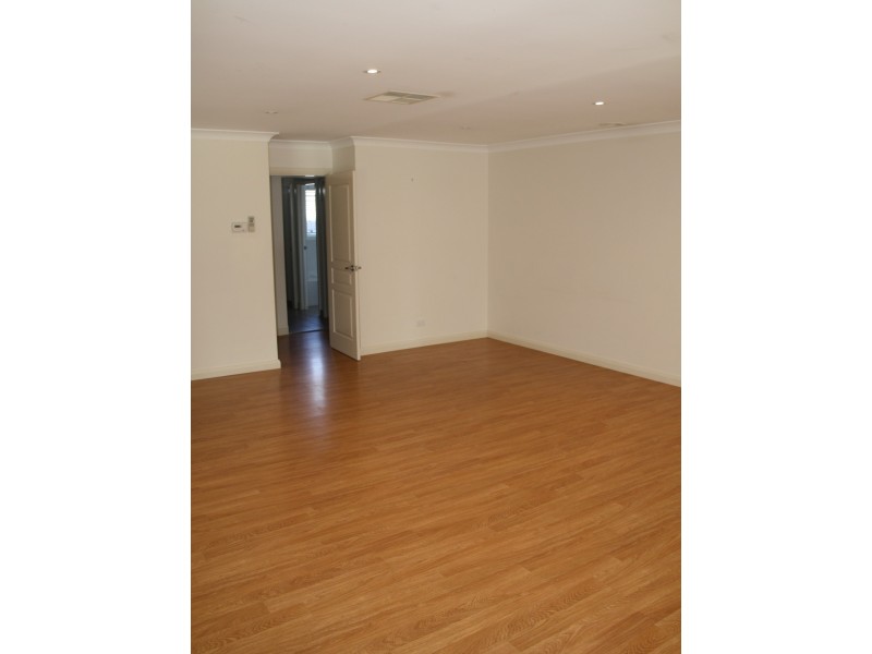 27 Wellington Parade, Tatton NSW 2650