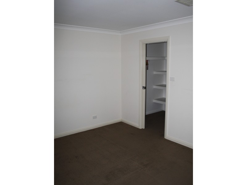27 Wellington Parade, Tatton NSW 2650