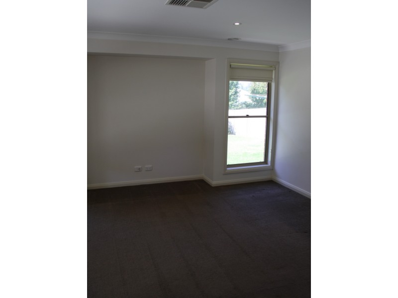 27 Wellington Parade, Tatton NSW 2650