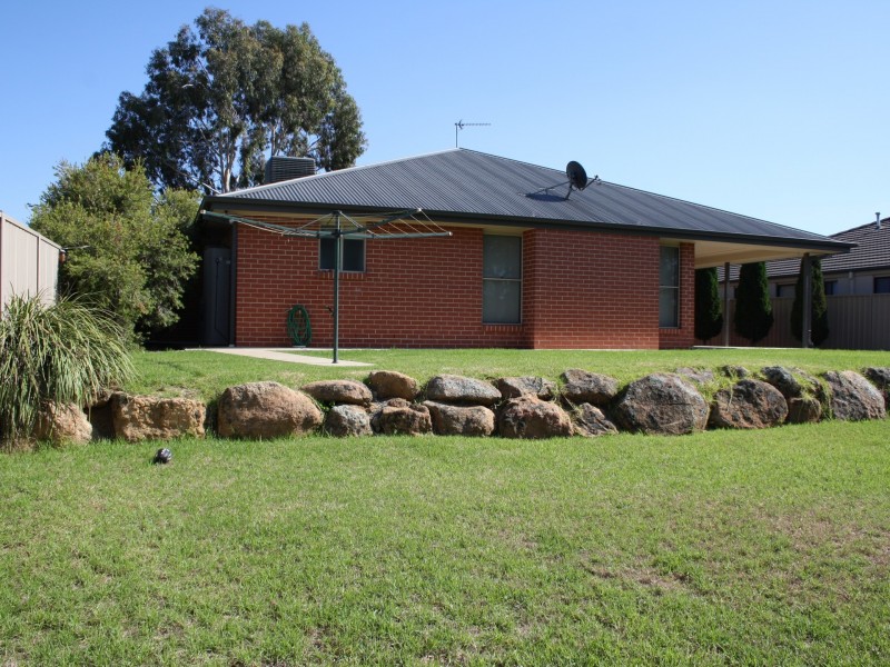 27 Wellington Parade, Tatton NSW 2650