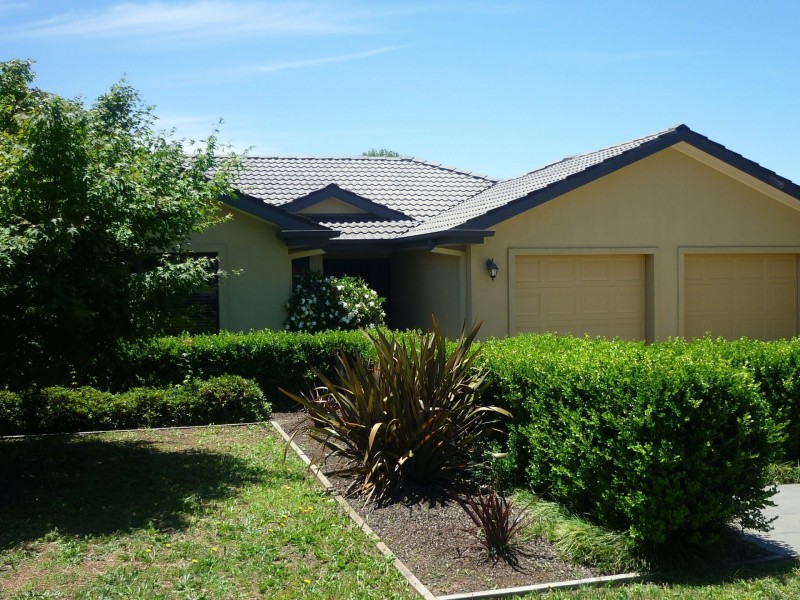4 Yeomans Place, Kooringal NSW 2650