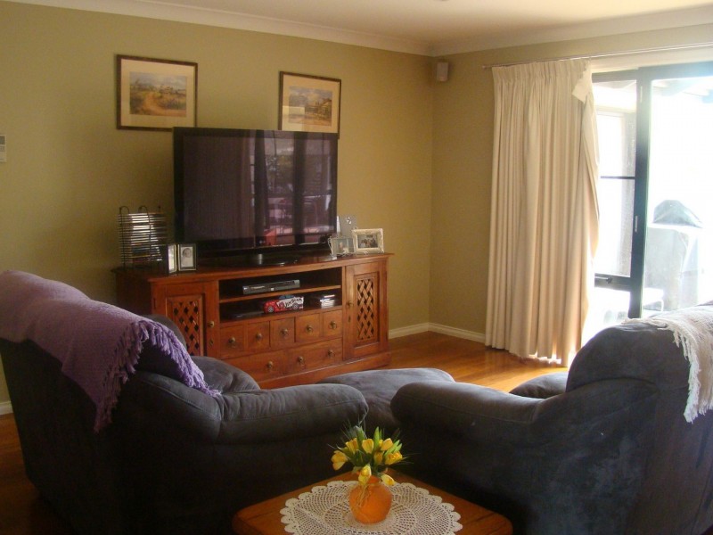 4 Yeomans Place, Kooringal NSW 2650