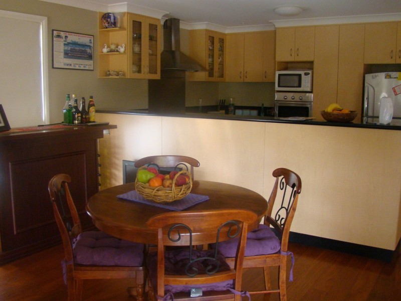 4 Yeomans Place, Kooringal NSW 2650