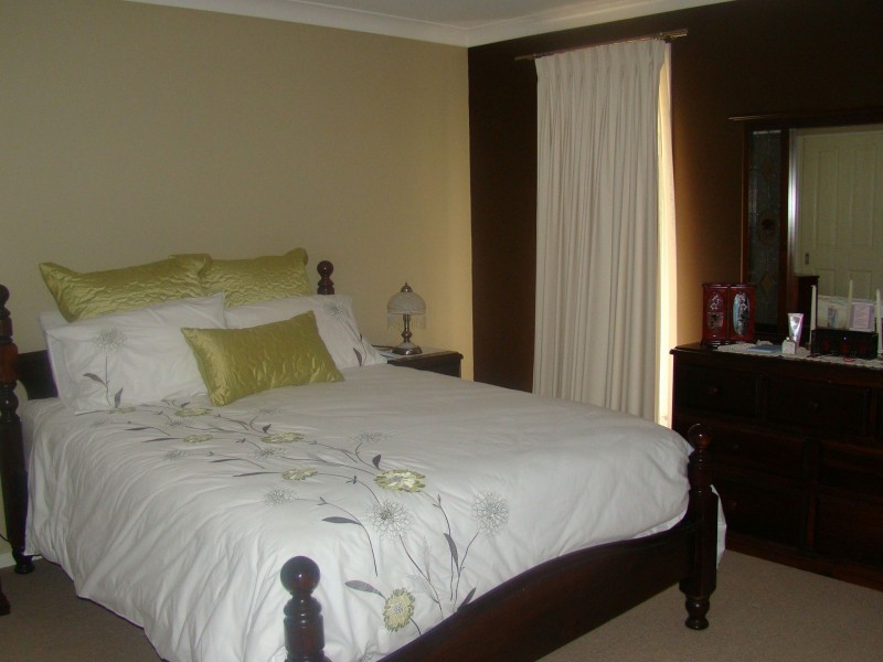 4 Yeomans Place, Kooringal NSW 2650