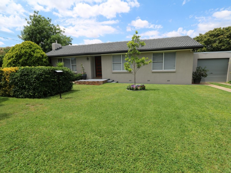 6 Tinga Crescent, Kooringal NSW 2650