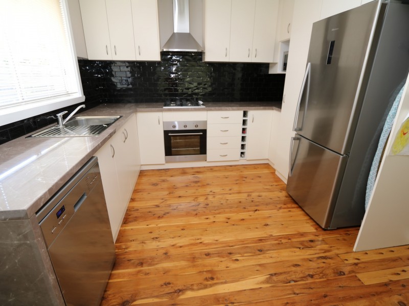 6 Tinga Crescent, Kooringal NSW 2650