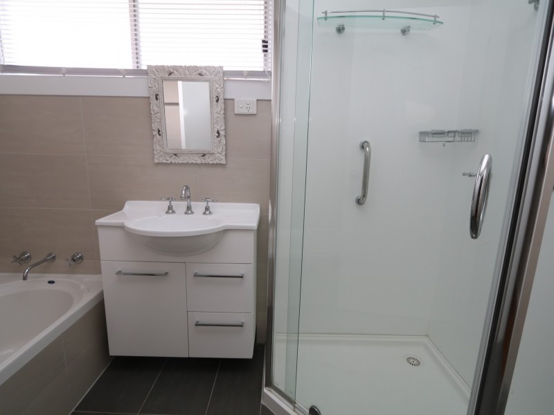 6 Tinga Crescent, Kooringal NSW 2650