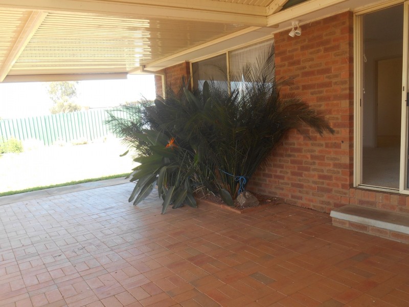 4 Mckeown Place, Estella NSW 2650