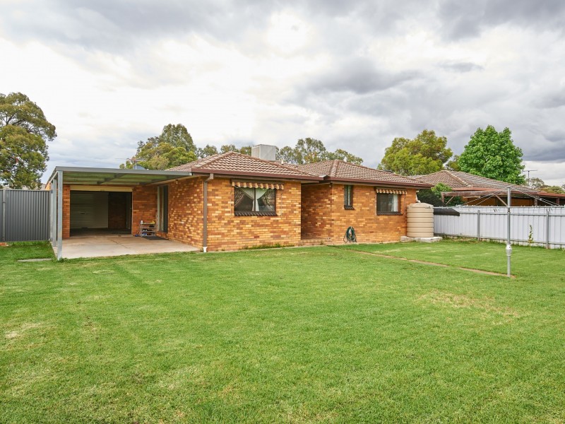 57 Adjin Street, Mount Austin NSW 2650