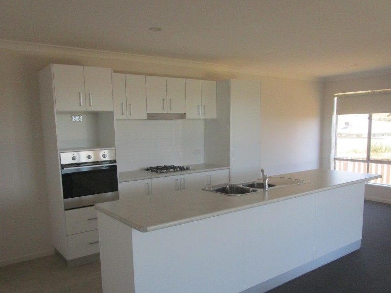 2 Watson Boulevard, Lloyd NSW 2650