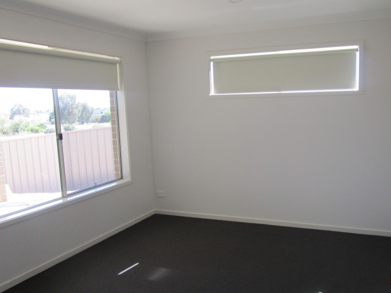 2 Watson Boulevard, Lloyd NSW 2650