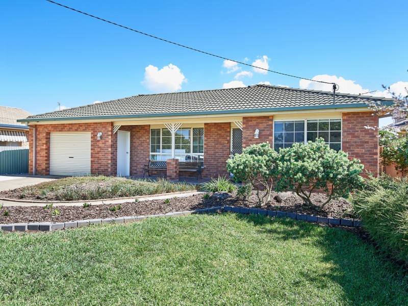 2 Chambers Place, Wagga Wagga NSW 2650