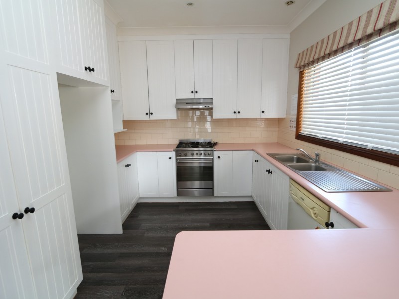 2 Shiralee Place, Estella NSW 2650