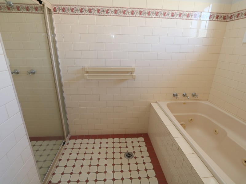 2 Shiralee Place, Estella NSW 2650