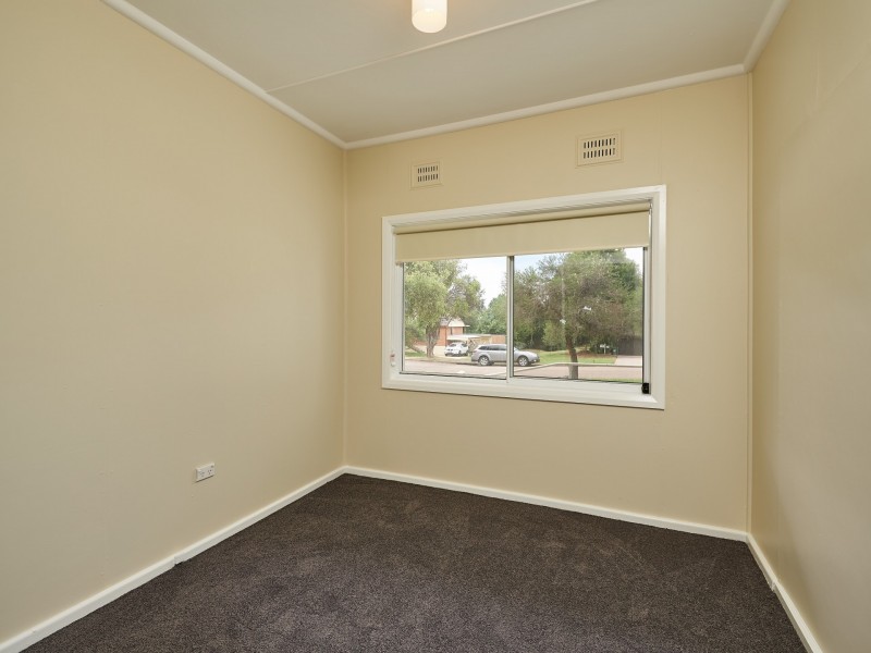 16 Mount Street, Kooringal NSW 2650