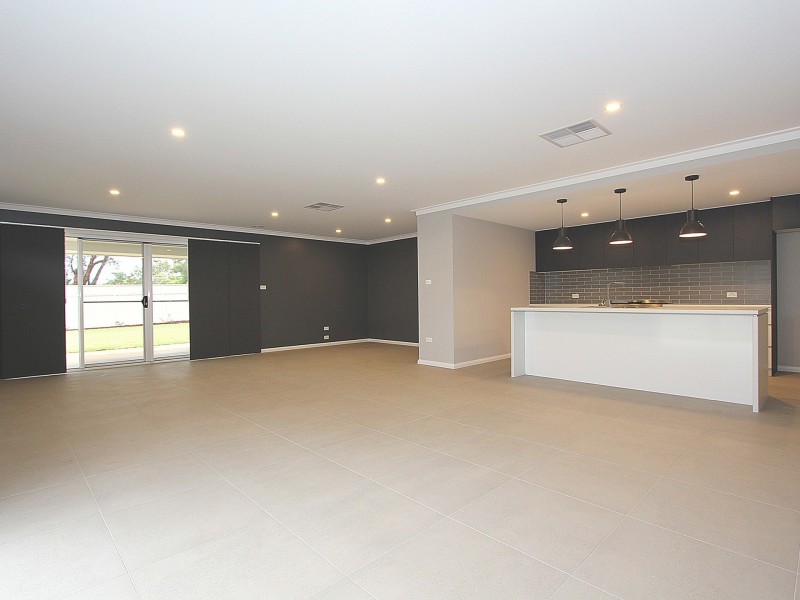 91 Messenger Avenue, Boorooma NSW 2650