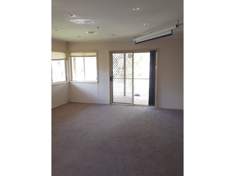 32 Gilmore Street, Mount Austin NSW 2650