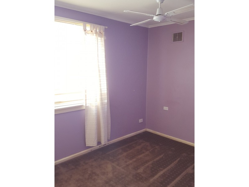 32 Gilmore Street, Mount Austin NSW 2650