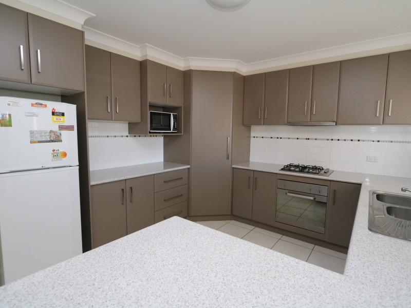 2/3 Carinya Street, Glenfield Park NSW 2650