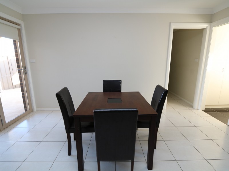 2/3 Carinya Street, Glenfield Park NSW 2650