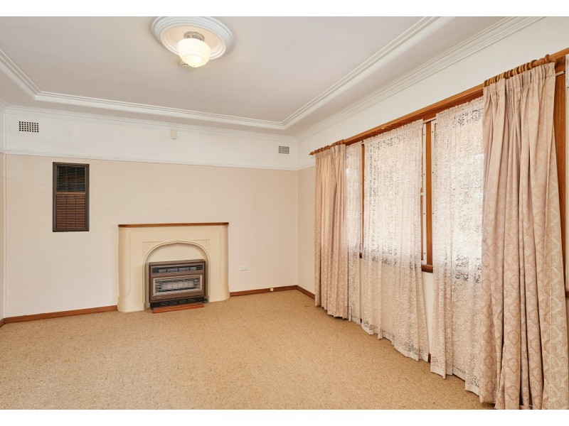 10 Blamey Street, Turvey Park NSW 2650