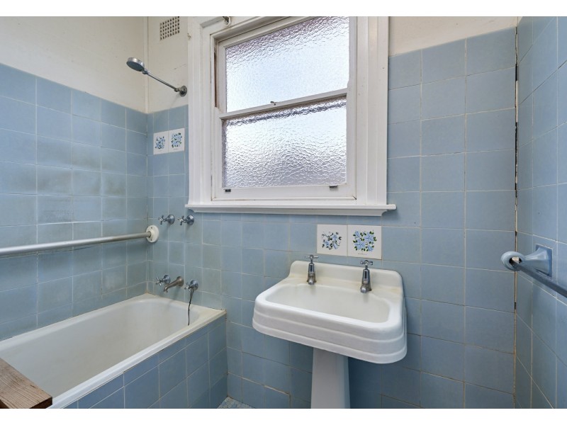 10 Blamey Street, Turvey Park NSW 2650