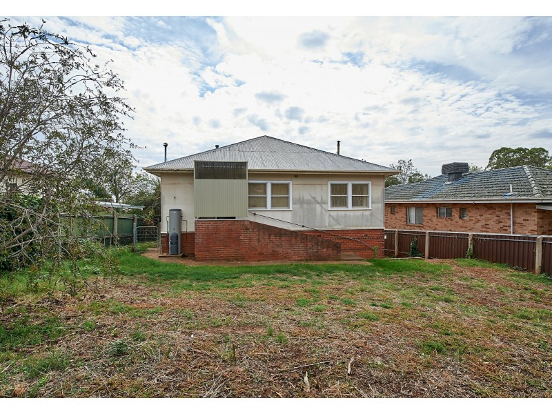 10 Blamey Street, Turvey Park NSW 2650