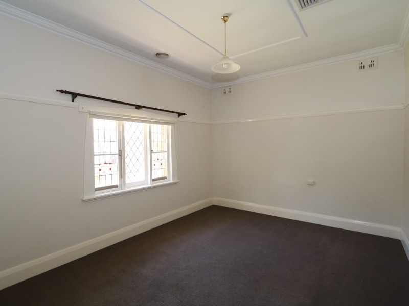 48 Flinders Street, Turvey Park NSW 2650