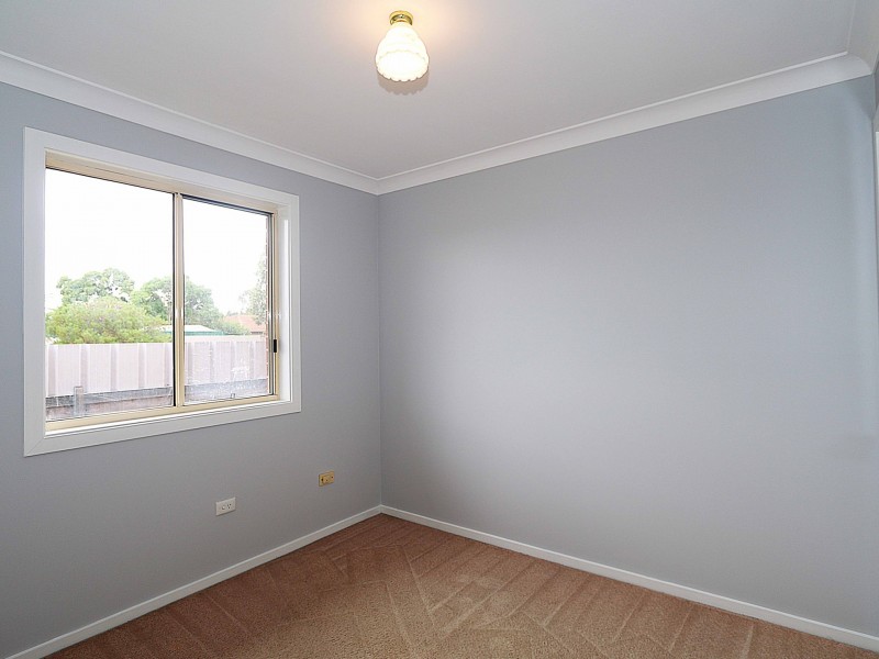 39 Bamarook Crescent, Glenfield Park NSW 2650