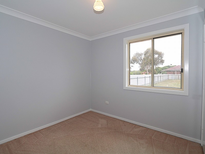 39 Bamarook Crescent, Glenfield Park NSW 2650