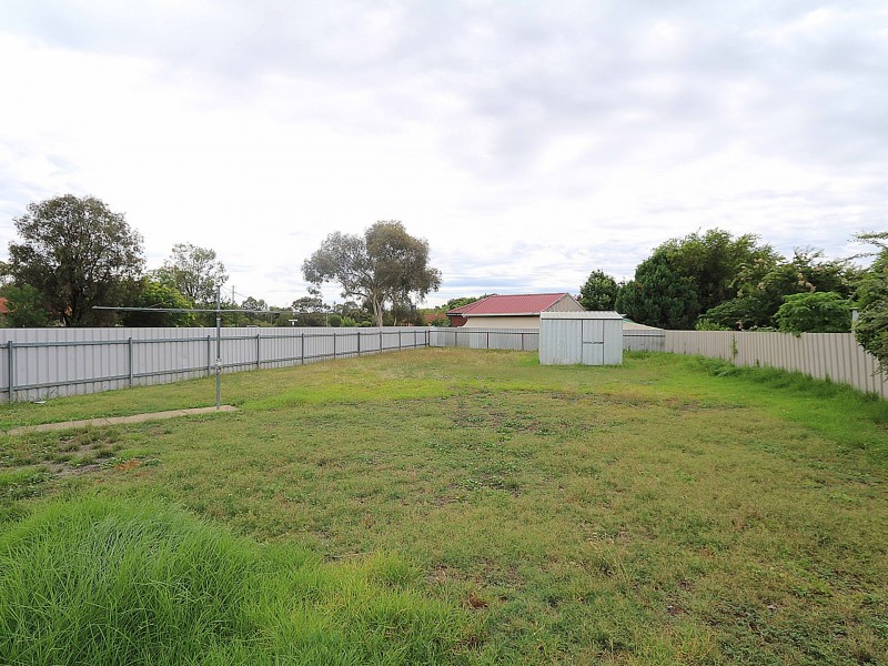 39 Bamarook Crescent, Glenfield Park NSW 2650