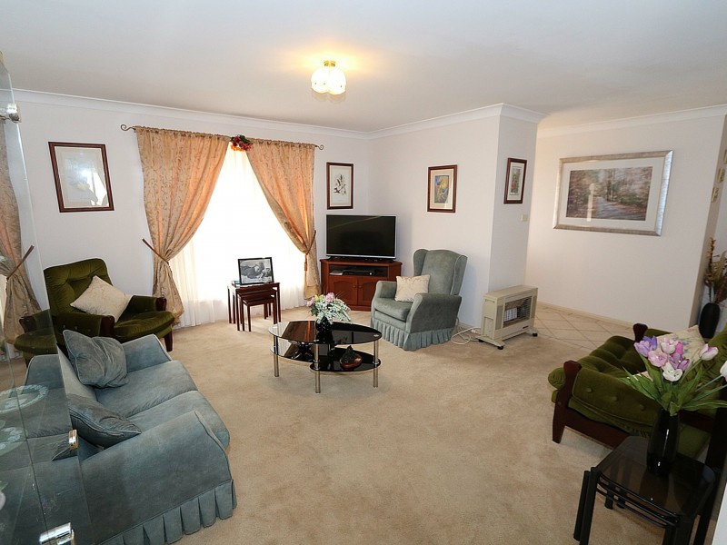 27 Kimba Drive, Glenfield Park NSW 2650