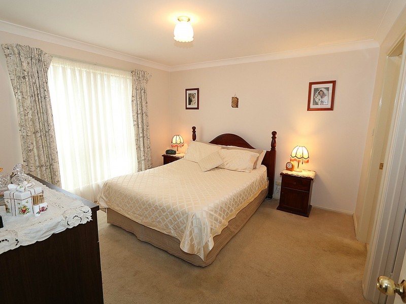 27 Kimba Drive, Glenfield Park NSW 2650