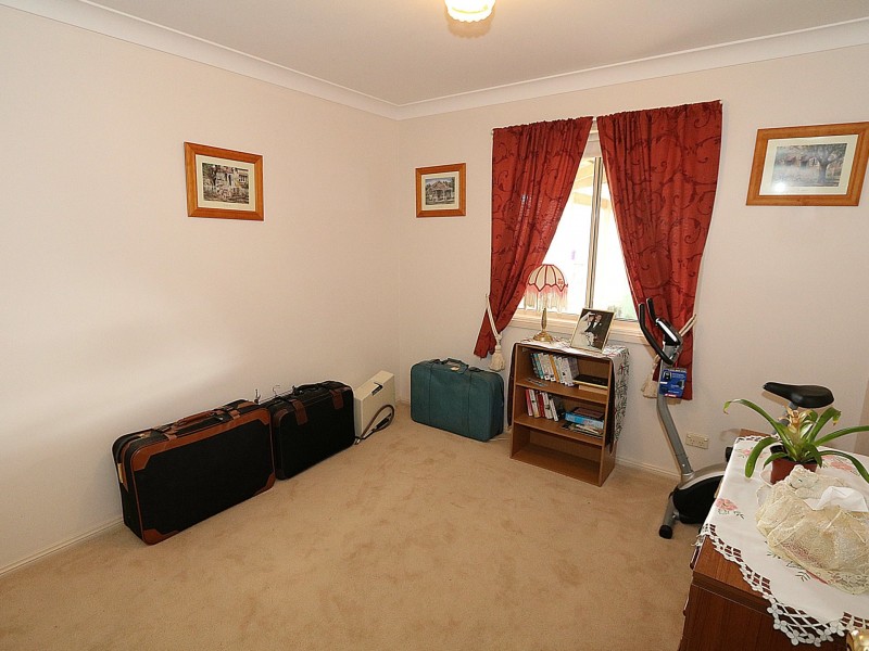 27 Kimba Drive, Glenfield Park NSW 2650