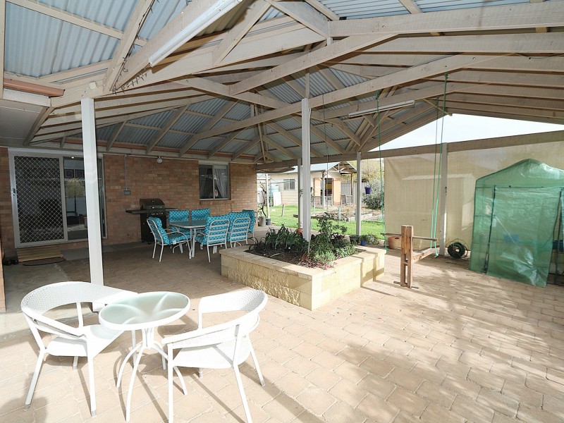 27 Kimba Drive, Glenfield Park NSW 2650
