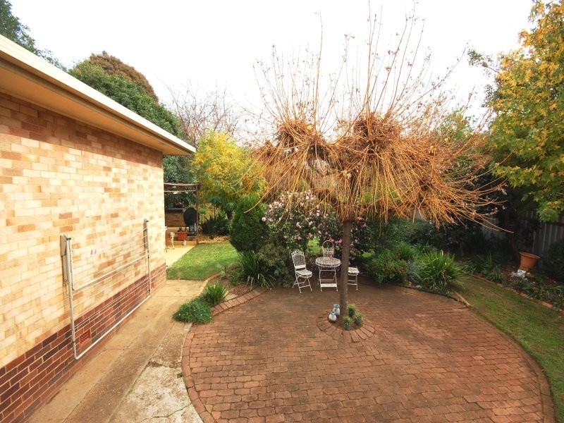 86 Grove Street, Kooringal NSW 2650