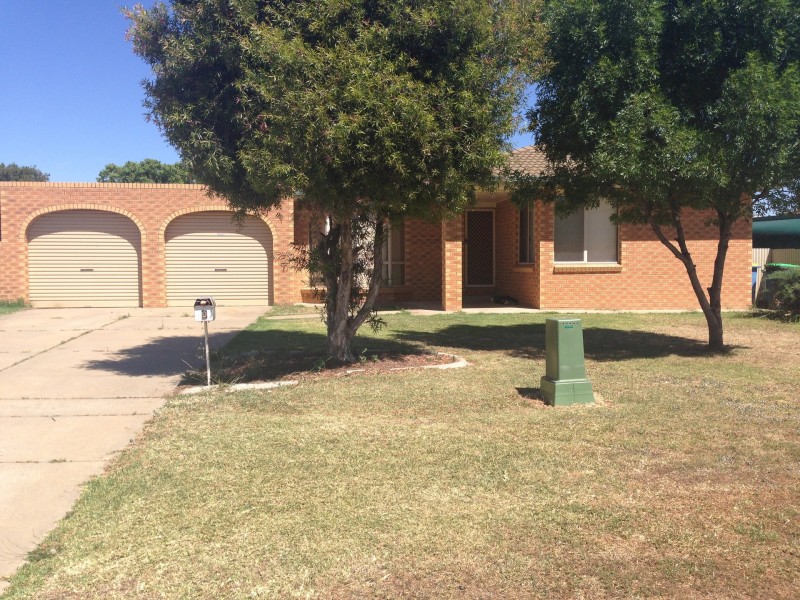 9 Langi Crescent, Glenfield Park NSW 2650