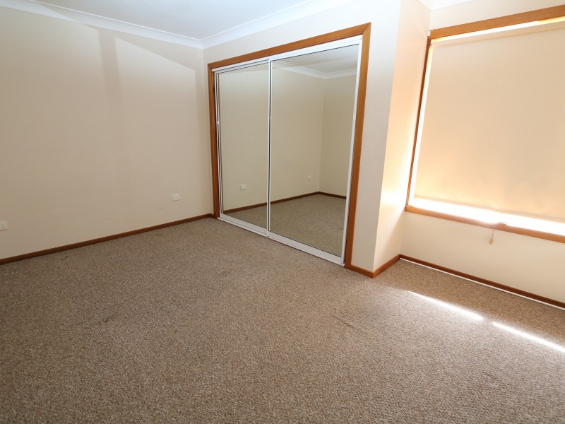 9 Langi Crescent, Glenfield Park NSW 2650