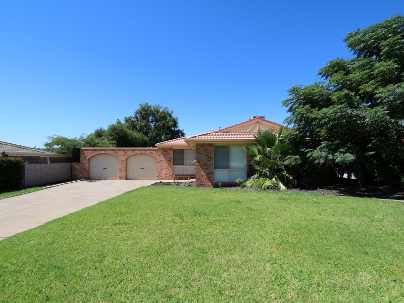 68 Dalman Parkway, Glenfield Park NSW 2650