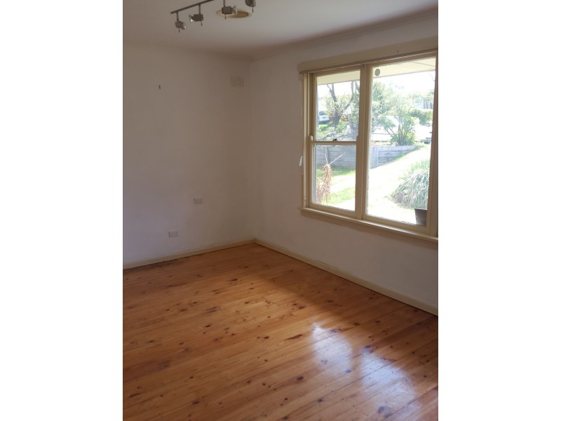 32 Gilmore Avenue, Mount Austin NSW 2650