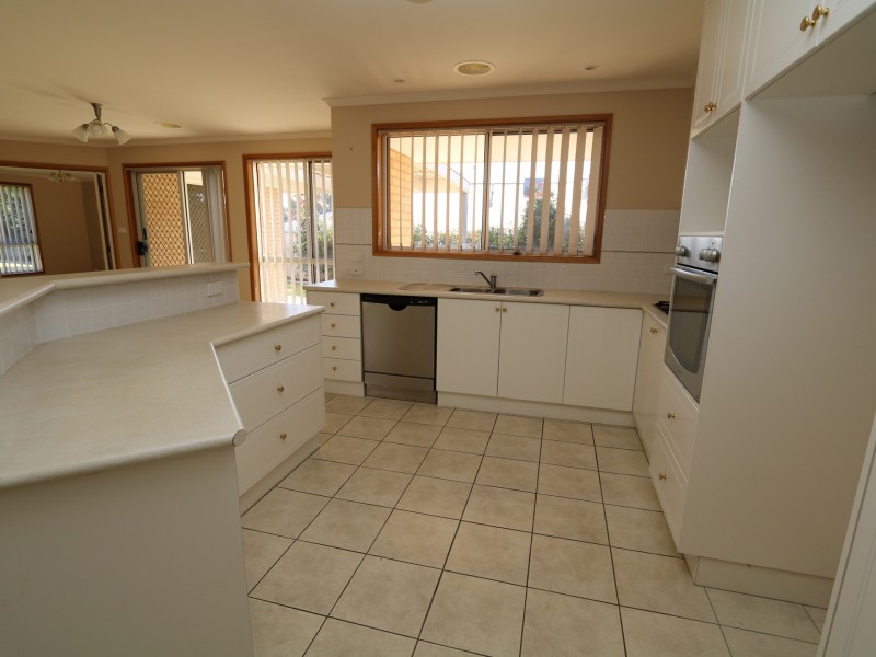 39 Gunn Drive, Estella NSW 2650