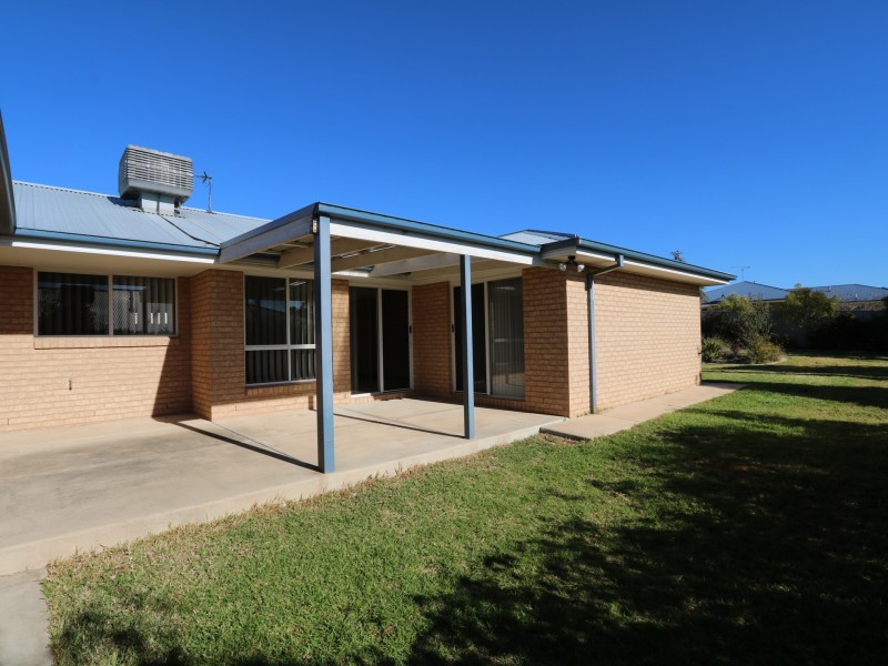 39 Gunn Drive, Estella NSW 2650