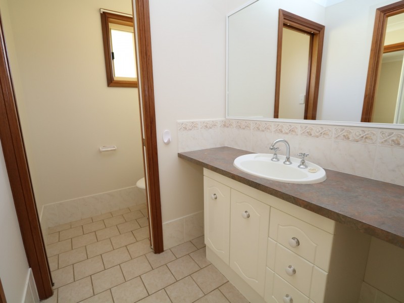 24 Alldis Place, Kooringal NSW 2650