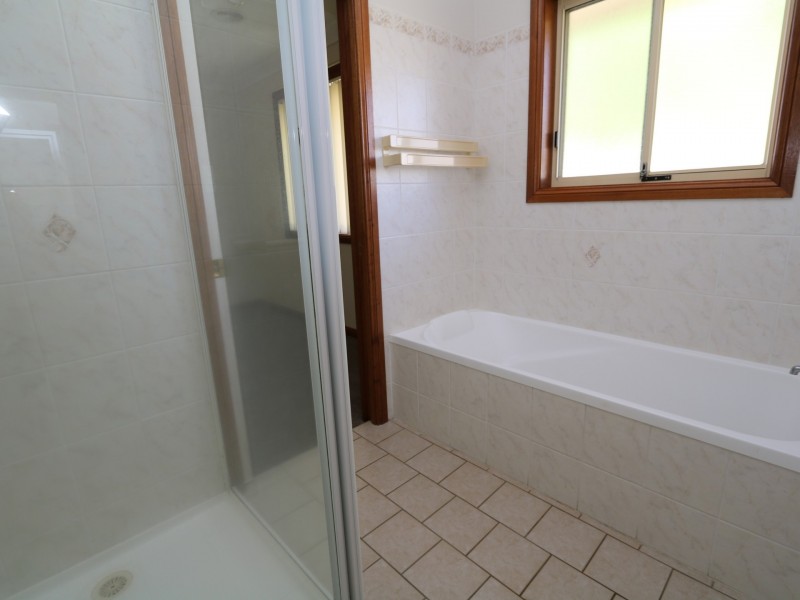 24 Alldis Place, Kooringal NSW 2650