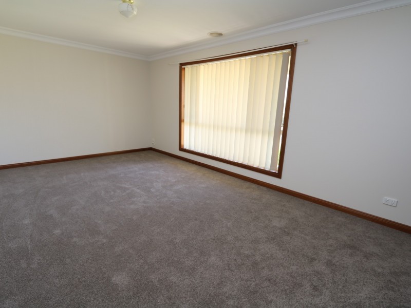24 Alldis Place, Kooringal NSW 2650