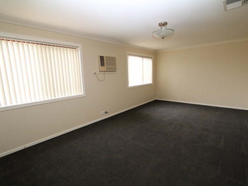 3 Girraween Mews, Glenfield Park NSW 2650