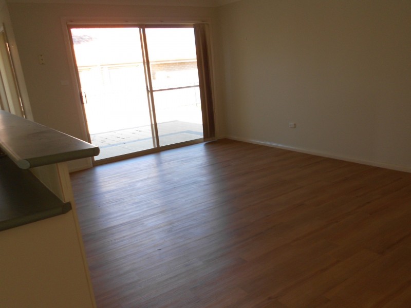 4 Paldi Crescent, Glenfield Park NSW 2650