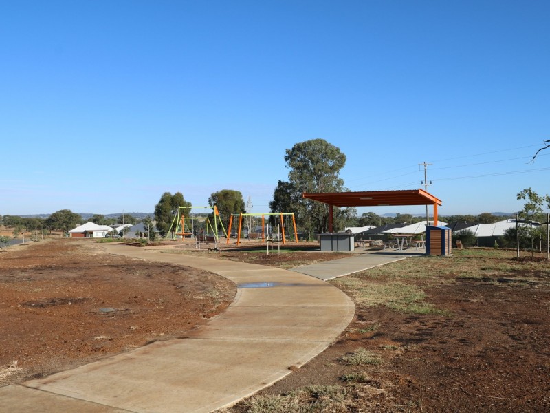 33 Hazelwood Drive, Forest Hill NSW 2651