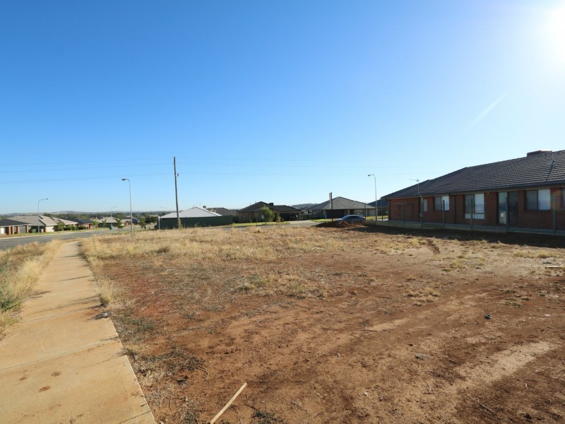 33 Hazelwood Drive, Forest Hill NSW 2651